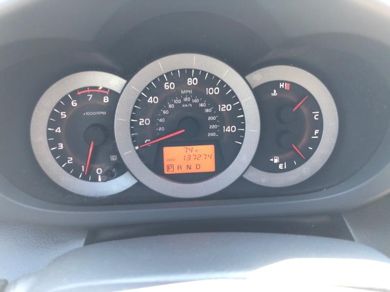 Toyota RAV4 Vehicle Full-screen Gallery Image 32