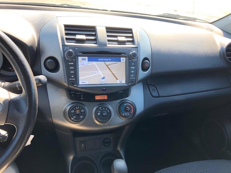 Toyota RAV4 Vehicle Full-screen Gallery Image 34