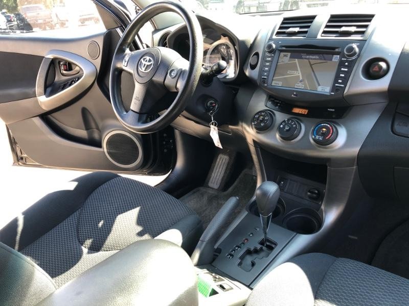 Toyota RAV4 Vehicle Full-screen Gallery Image 35