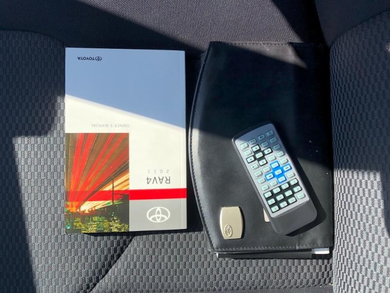 Toyota RAV4 Vehicle Full-screen Gallery Image 39