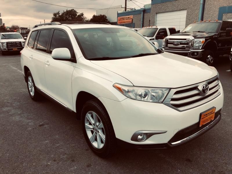 Toyota Highlander Vehicle Full-screen Gallery Image 3