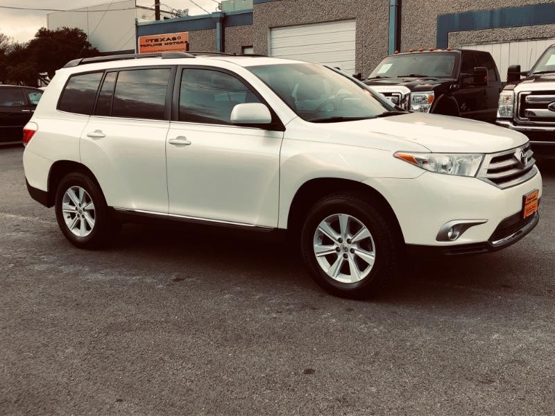 Toyota Highlander Vehicle Full-screen Gallery Image 4