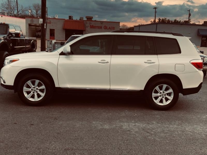 Toyota Highlander Vehicle Full-screen Gallery Image 6