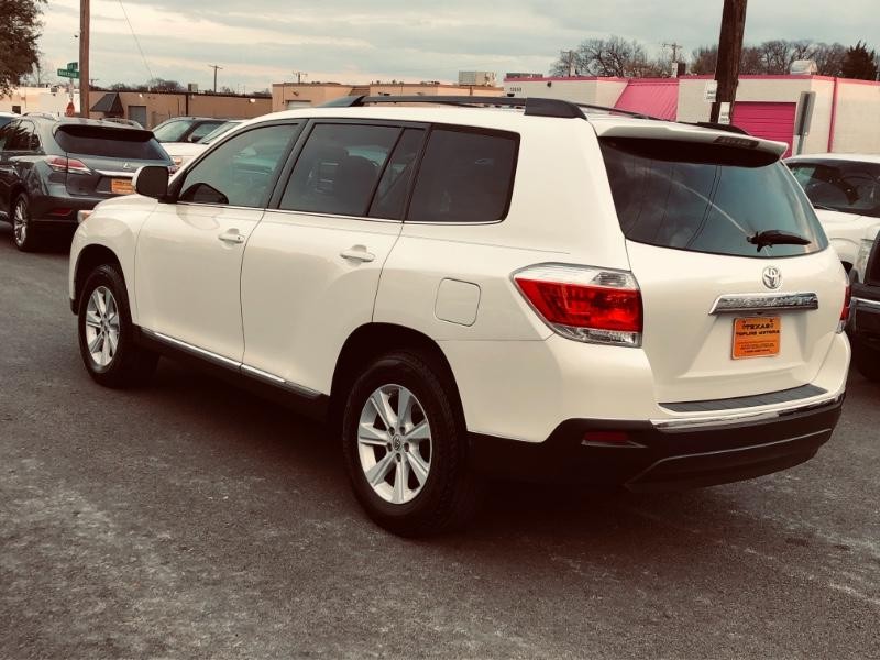 Toyota Highlander Vehicle Full-screen Gallery Image 7