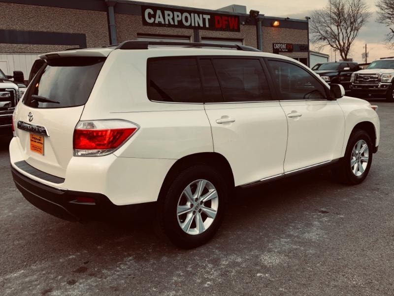 Toyota Highlander Vehicle Full-screen Gallery Image 11