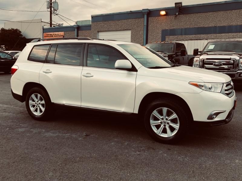 Toyota Highlander Vehicle Full-screen Gallery Image 12