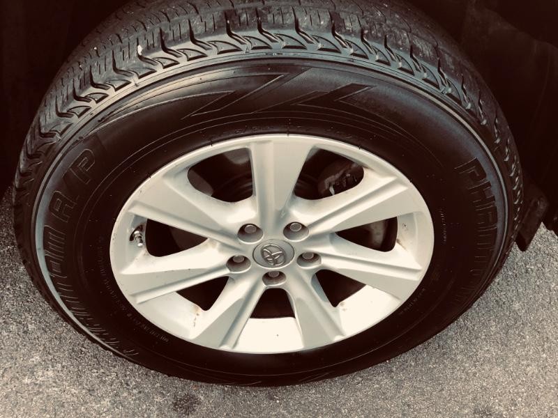 Toyota Highlander Vehicle Full-screen Gallery Image 13