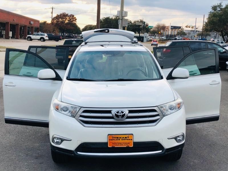 Toyota Highlander Vehicle Full-screen Gallery Image 26