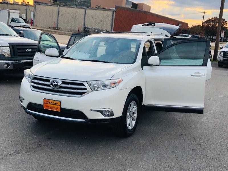 Toyota Highlander Vehicle Full-screen Gallery Image 27