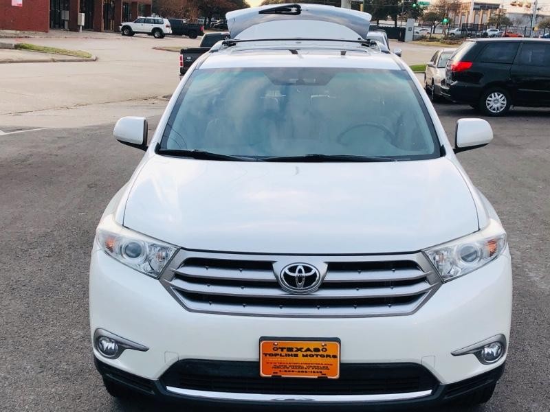 Toyota Highlander Vehicle Full-screen Gallery Image 29