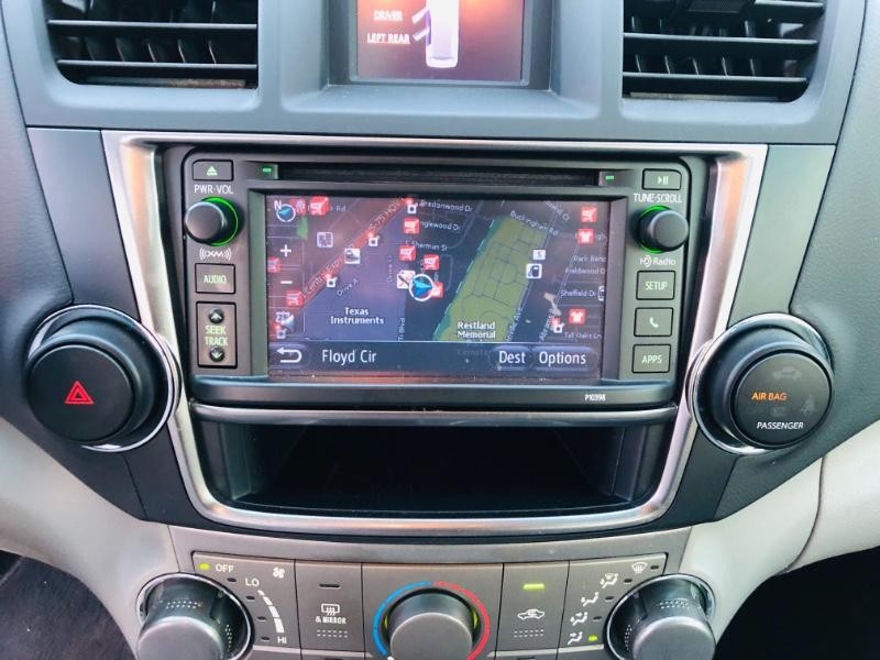 Toyota Highlander Vehicle Full-screen Gallery Image 30