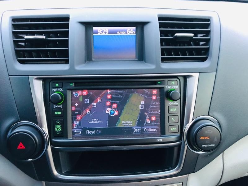 Toyota Highlander Vehicle Full-screen Gallery Image 33