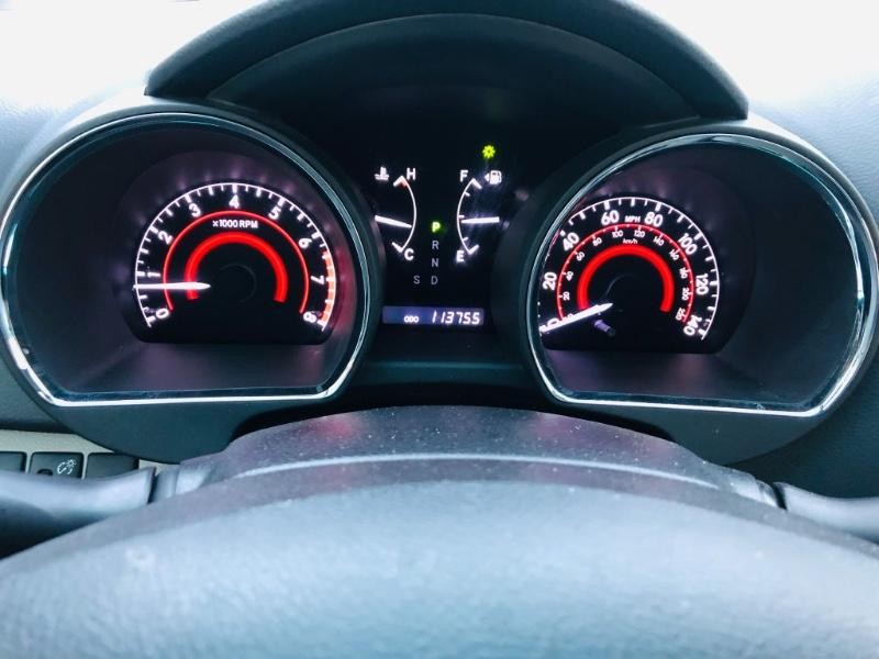 Toyota Highlander Vehicle Full-screen Gallery Image 34