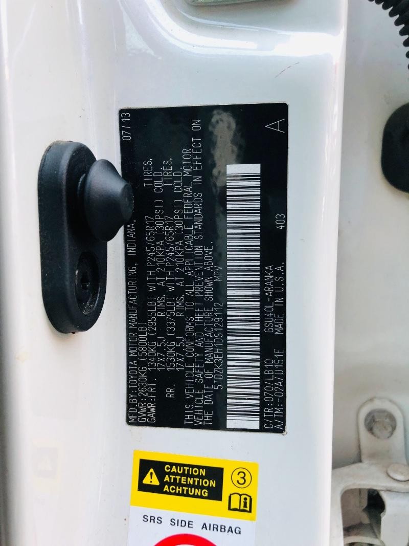 Toyota Highlander Vehicle Full-screen Gallery Image 36