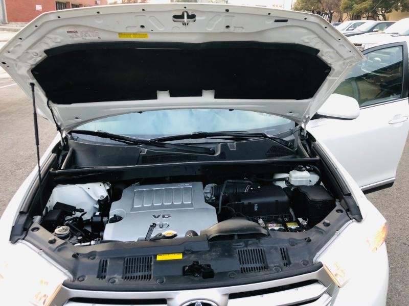 Toyota Highlander Vehicle Full-screen Gallery Image 37