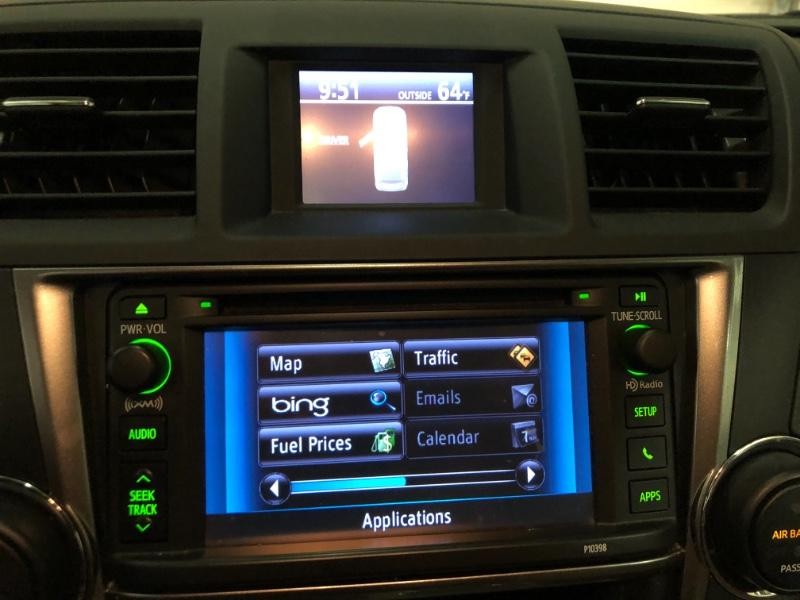 Toyota Highlander Vehicle Full-screen Gallery Image 39