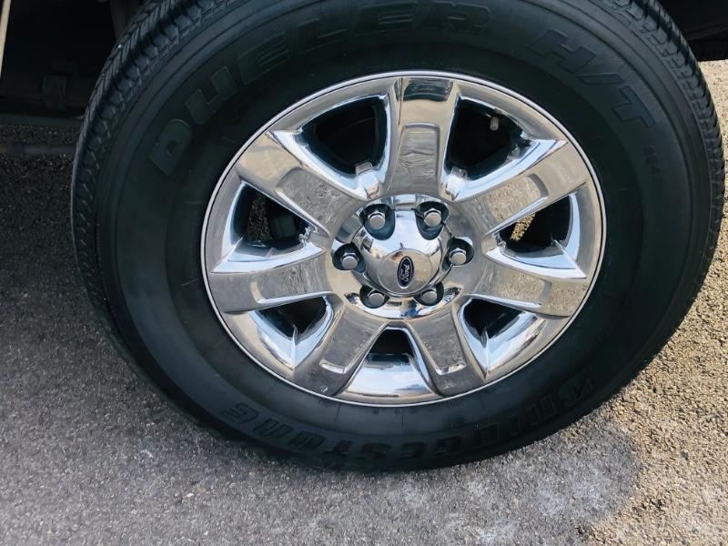 Ford F-150 Vehicle Full-screen Gallery Image 17