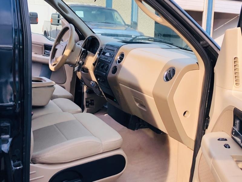 Ford F-150 Vehicle Full-screen Gallery Image 23