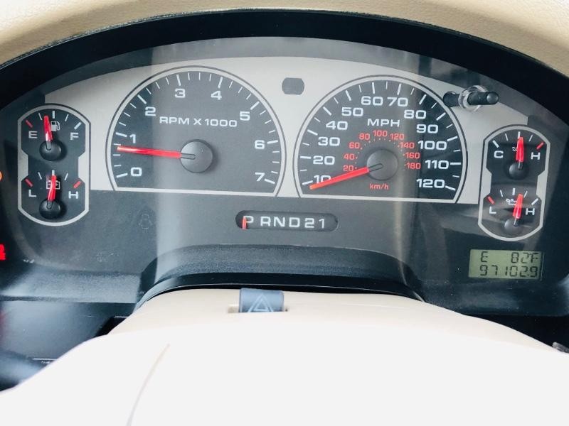 Ford F-150 Vehicle Full-screen Gallery Image 26