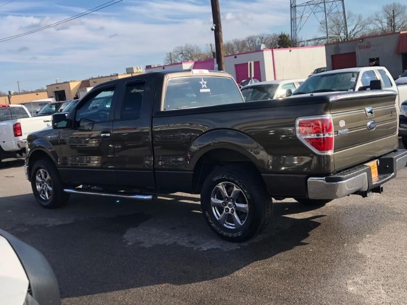 Ford F-150 Vehicle Full-screen Gallery Image 11