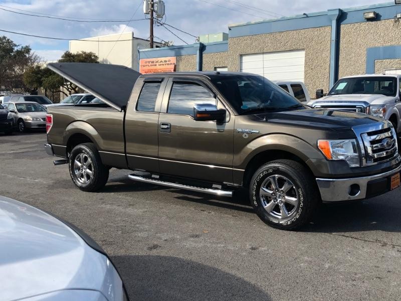 Ford F-150 Vehicle Full-screen Gallery Image 16