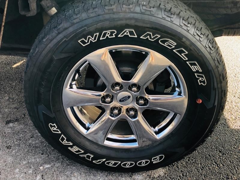 Ford F-150 Vehicle Full-screen Gallery Image 20