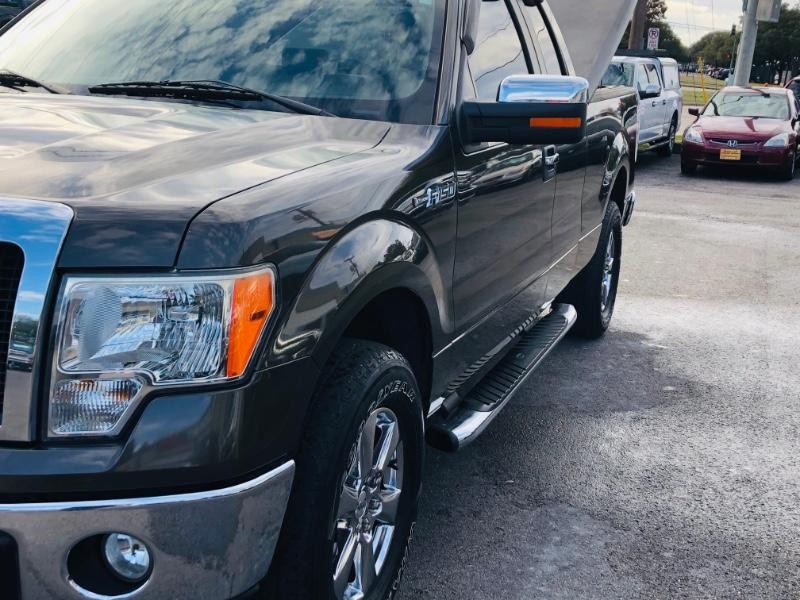 Ford F-150 Vehicle Full-screen Gallery Image 25