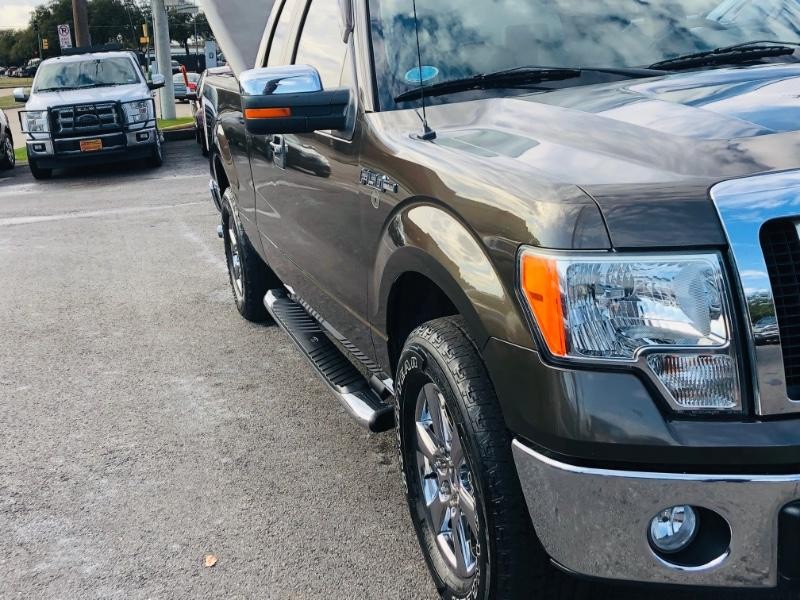 Ford F-150 Vehicle Full-screen Gallery Image 26