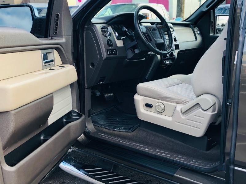 Ford F-150 Vehicle Full-screen Gallery Image 27