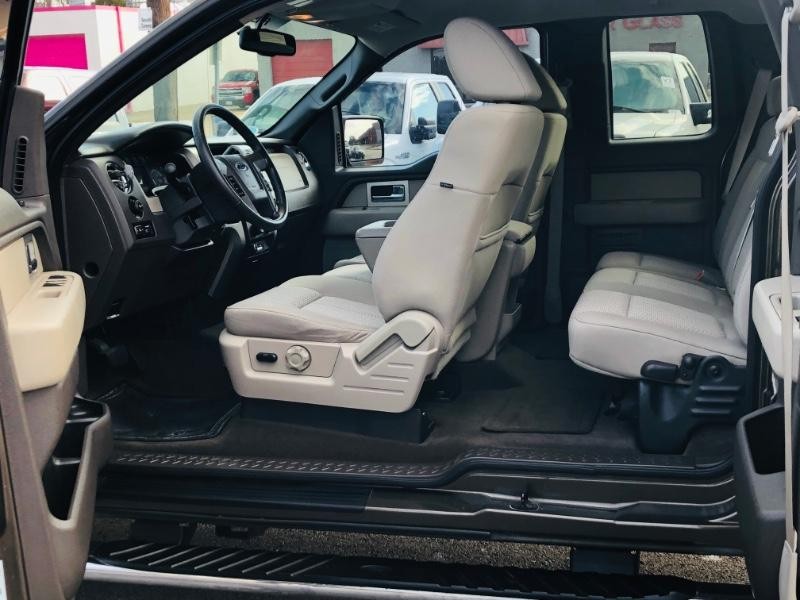 Ford F-150 Vehicle Full-screen Gallery Image 28