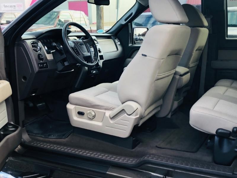 Ford F-150 Vehicle Full-screen Gallery Image 29