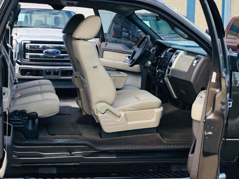 Ford F-150 Vehicle Full-screen Gallery Image 31