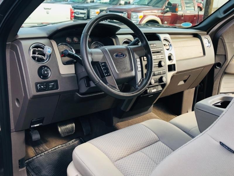 Ford F-150 Vehicle Full-screen Gallery Image 35