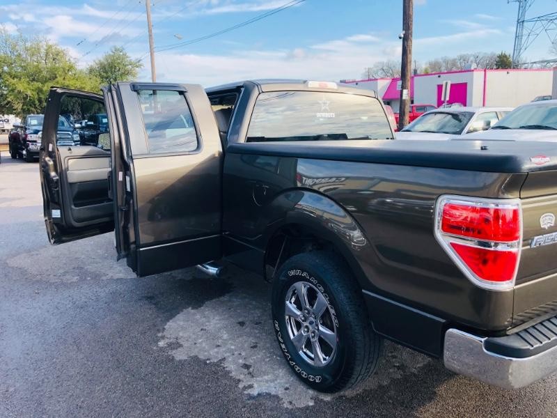 Ford F-150 Vehicle Full-screen Gallery Image 40