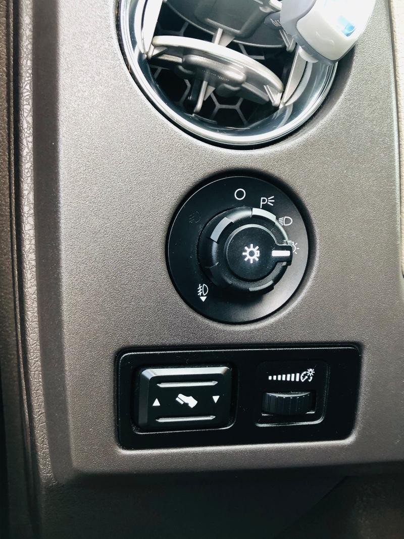 Ford F-150 Vehicle Full-screen Gallery Image 45