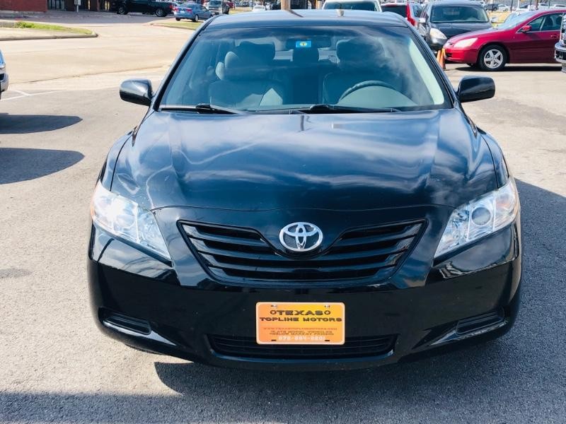 Toyota Camry Vehicle Full-screen Gallery Image 02