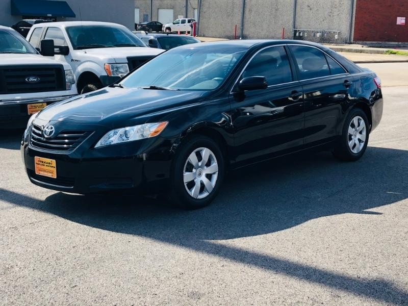 Toyota Camry Vehicle Full-screen Gallery Image 03