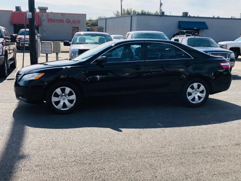 Toyota Camry Vehicle Full-screen Gallery Image 04