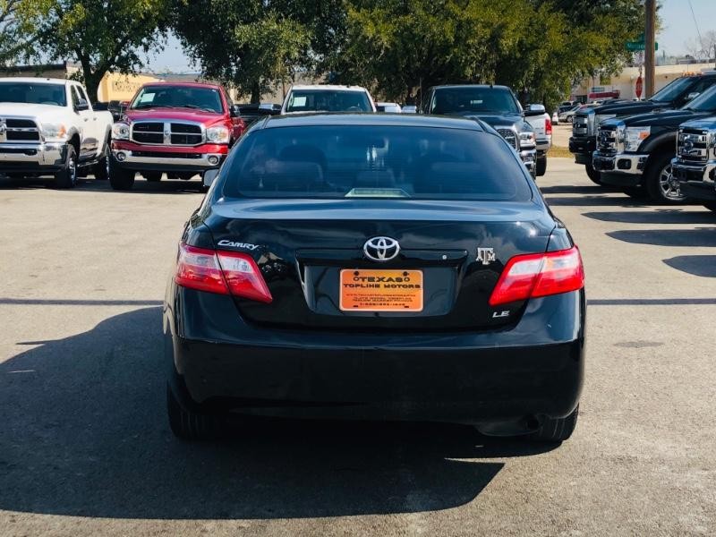 Toyota Camry Vehicle Full-screen Gallery Image 07