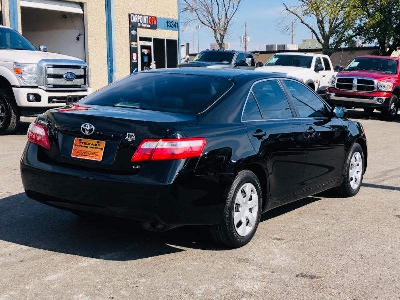 Toyota Camry Vehicle Full-screen Gallery Image 08