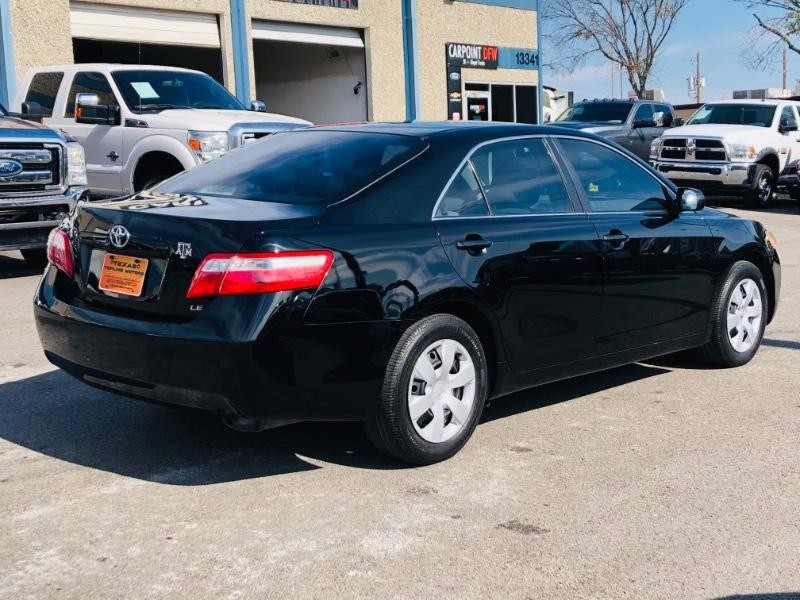 Toyota Camry Vehicle Full-screen Gallery Image 09