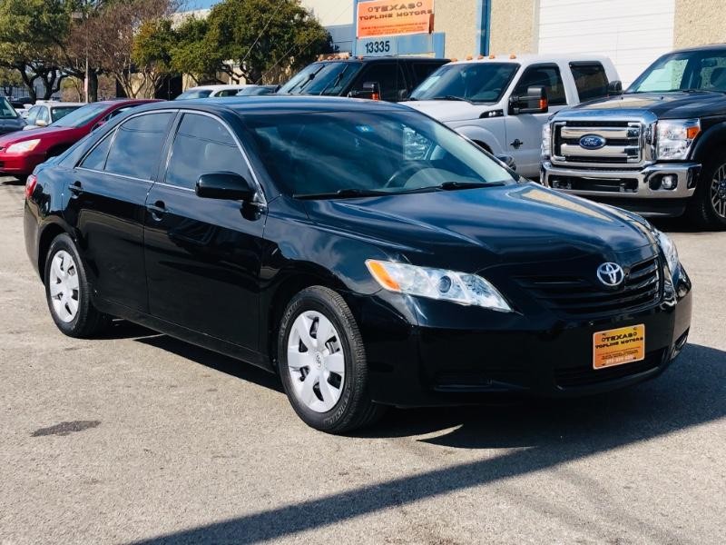 Toyota Camry Vehicle Full-screen Gallery Image 10