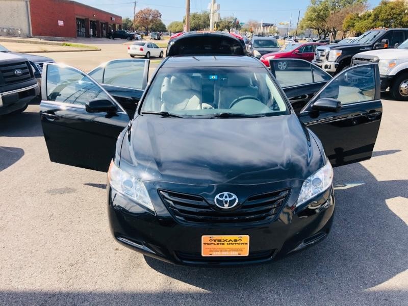 Toyota Camry Vehicle Full-screen Gallery Image 22