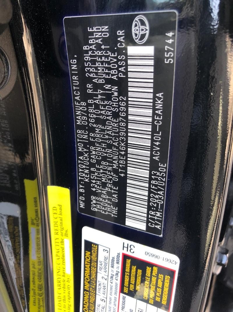 Toyota Camry Vehicle Full-screen Gallery Image 23