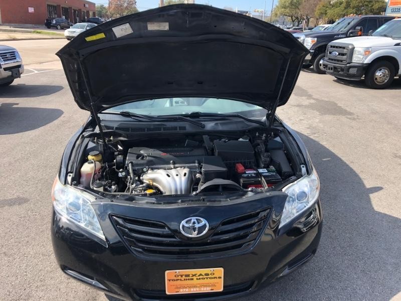 Toyota Camry Vehicle Full-screen Gallery Image 24