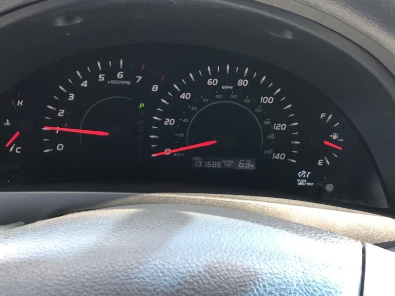 Toyota Camry Vehicle Full-screen Gallery Image 26