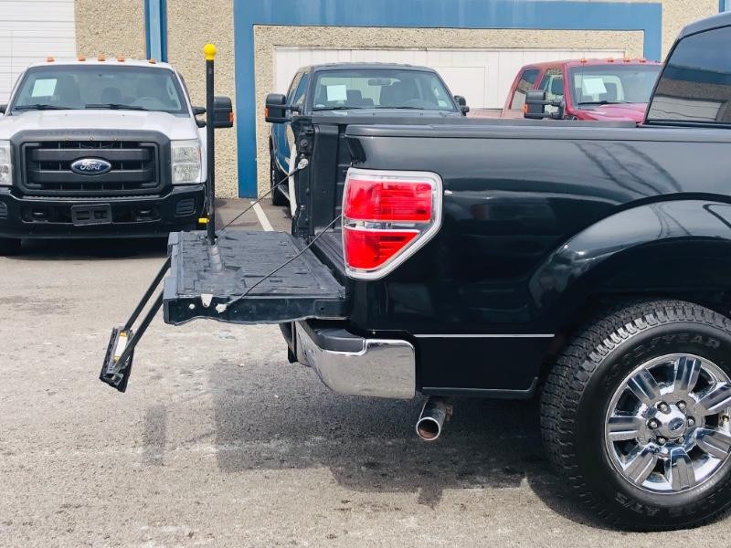 Ford F-150 Vehicle Full-screen Gallery Image 19