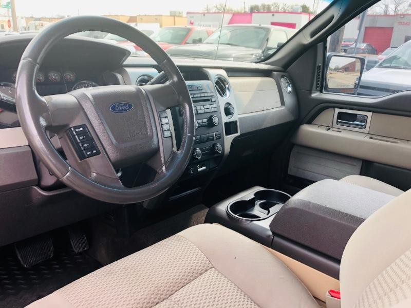 Ford F-150 Vehicle Full-screen Gallery Image 21