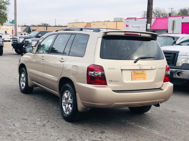 Toyota Highlander Vehicle Full-screen Gallery Image 9