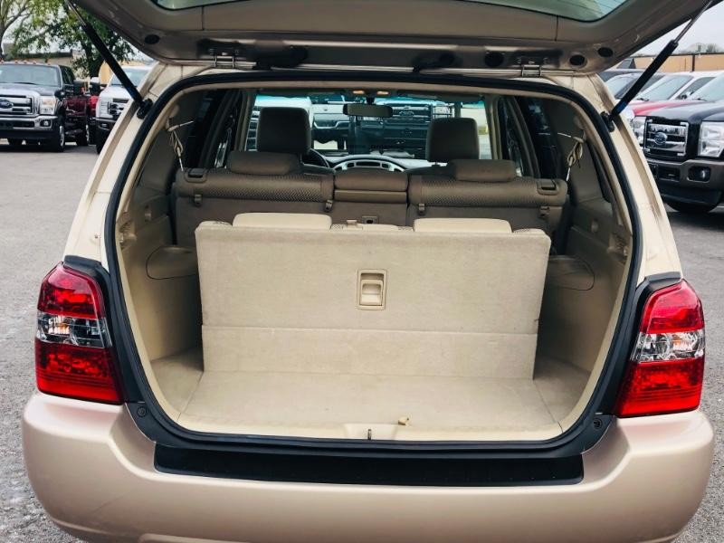 Toyota Highlander Vehicle Full-screen Gallery Image 15